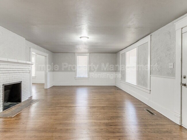Building Photo - 730 N Louisa Ave