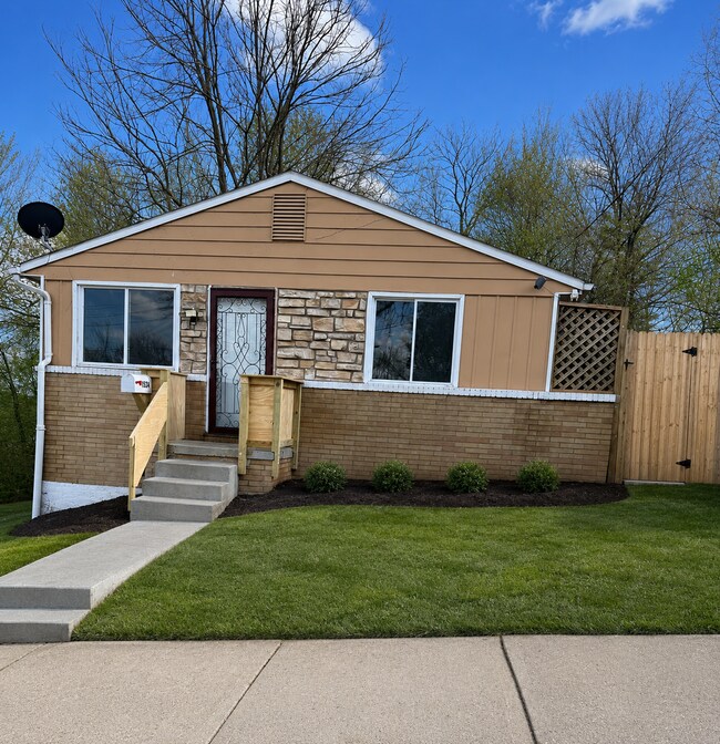 Building Photo - 1524 Parkhill Pl NE