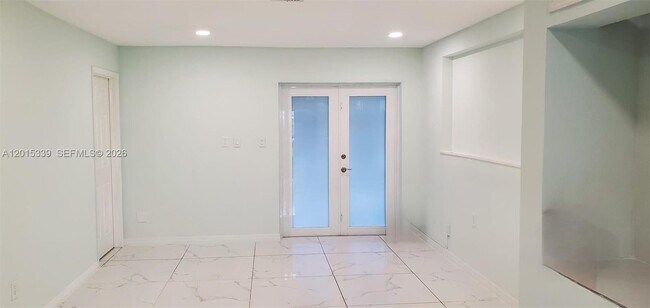 Foto del edificio - 1430 NE 175th St