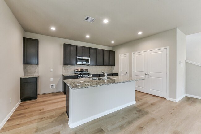 Foto del edificio - 3842 Sugardale St
