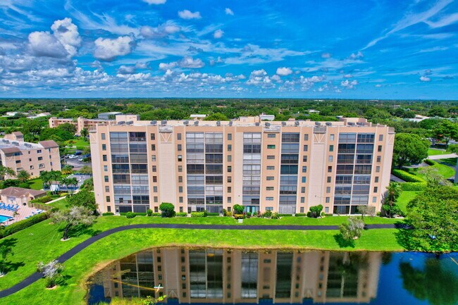 Foto del edificio - 6866 Huntington Ln