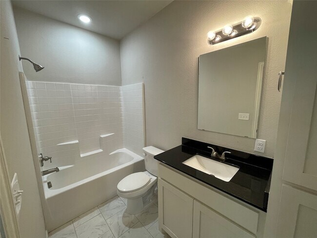 Building Photo - 2919 Peony Dr