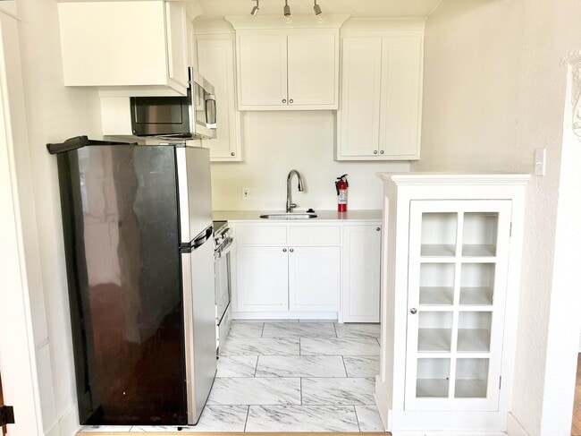 Photo - 1014 S 18th St (Baton Rouge, LA) Apartment