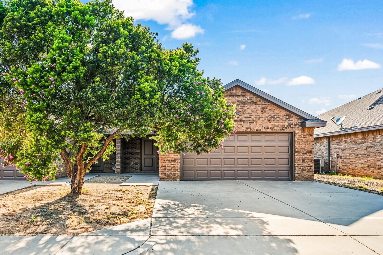 Primary Photo - 9806 Avenue V