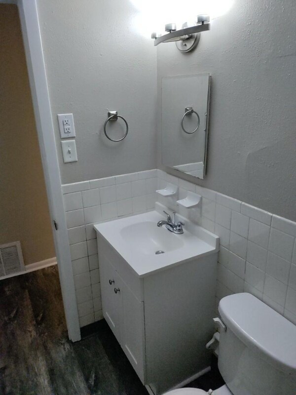 Foto del edificio - 897 W Market St