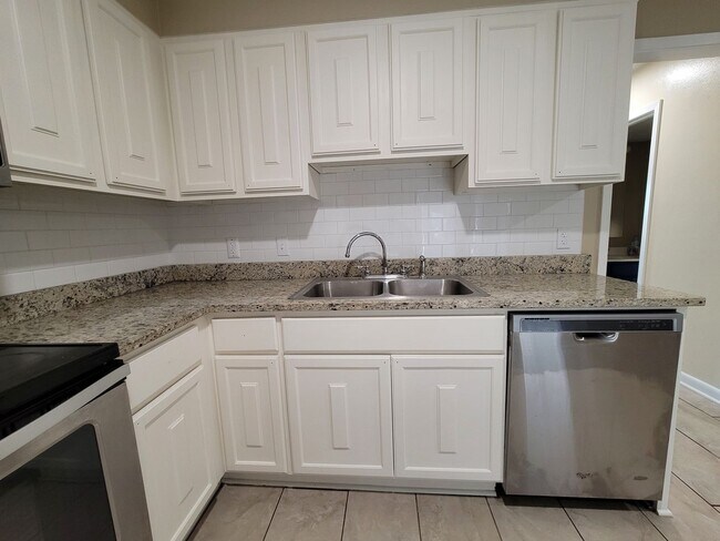 Building Photo - Close to Barksdale Air Force Base... You d...