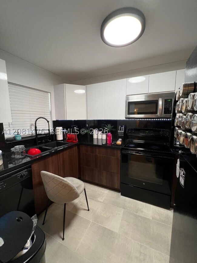 Foto del edificio - 9451 Evergreen Pl