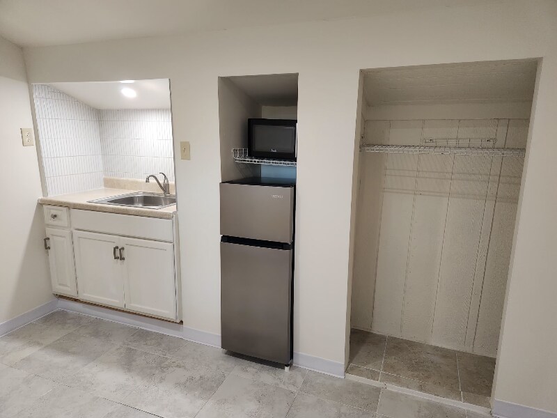 Foto principal - 7807 Tennyson St