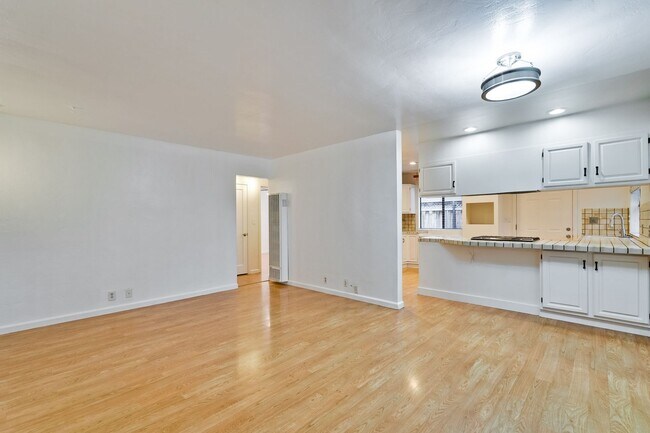 Foto del edificio - Welcome Home!!! - Great Location, Near Val...