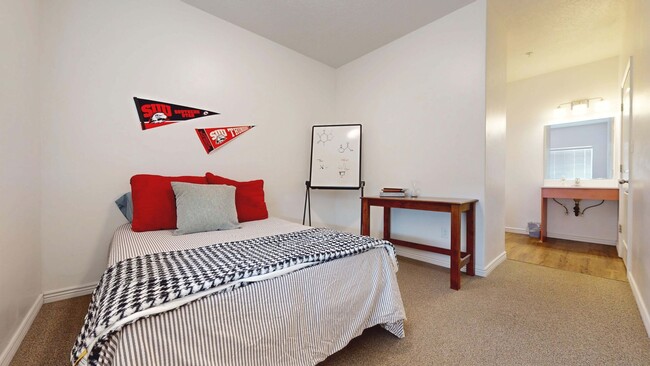 Interior Photo - Cedar Pointe Student Housing