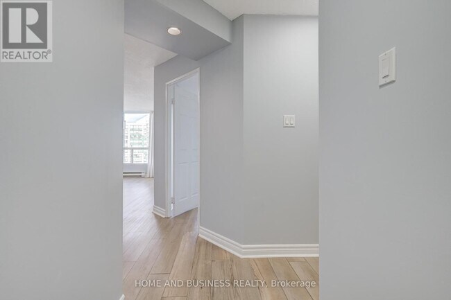 Photo du bâtiment - 4470-4470 Tucana Ct