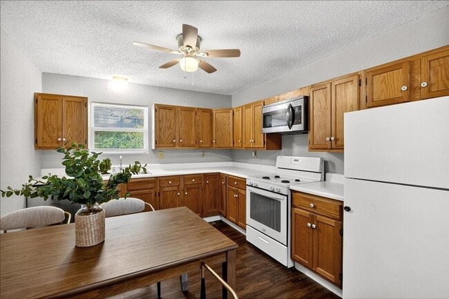 Building Photo - 221 Allen St