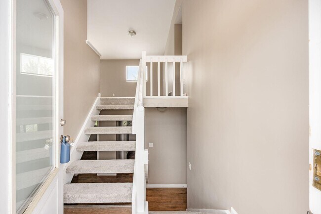 Building Photo - 3251 Foxpoint Dr
