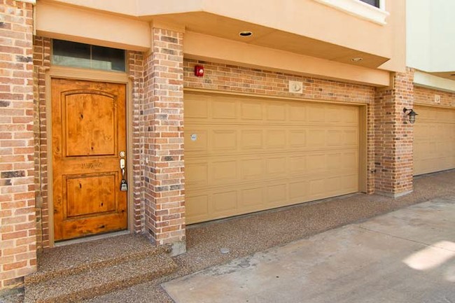 Building Photo - Fitzhugh Townhomes