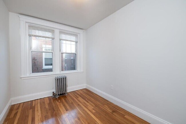 Foto del edificio - 247 Chestnut Hill Ave