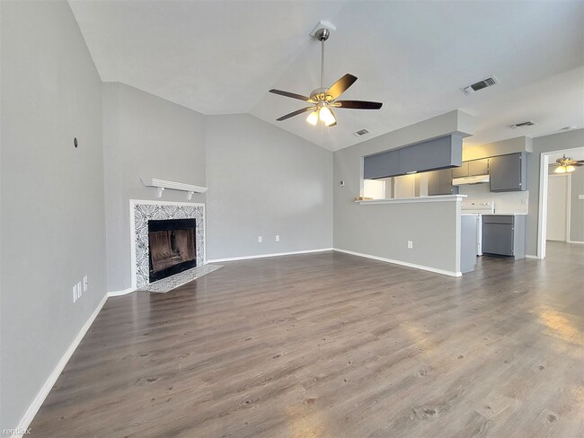 Building Photo - 2 br, 2 bath Duplex - 6304 Waddesdon Wood St