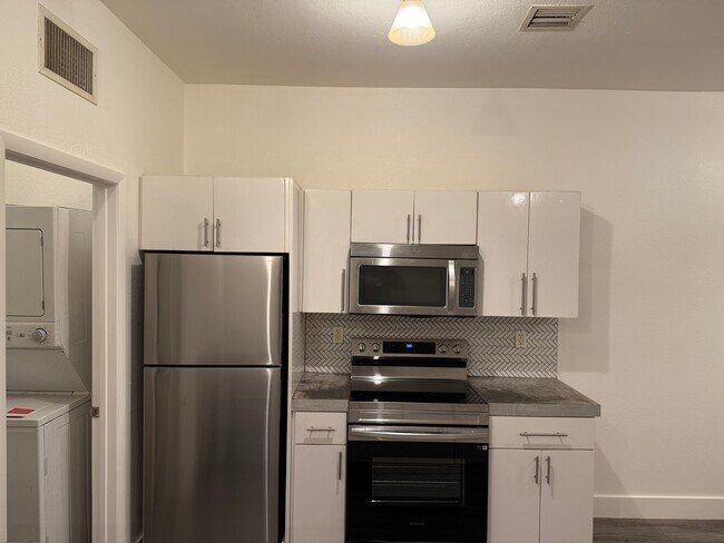Foto del edificio - 445 NW 77th St