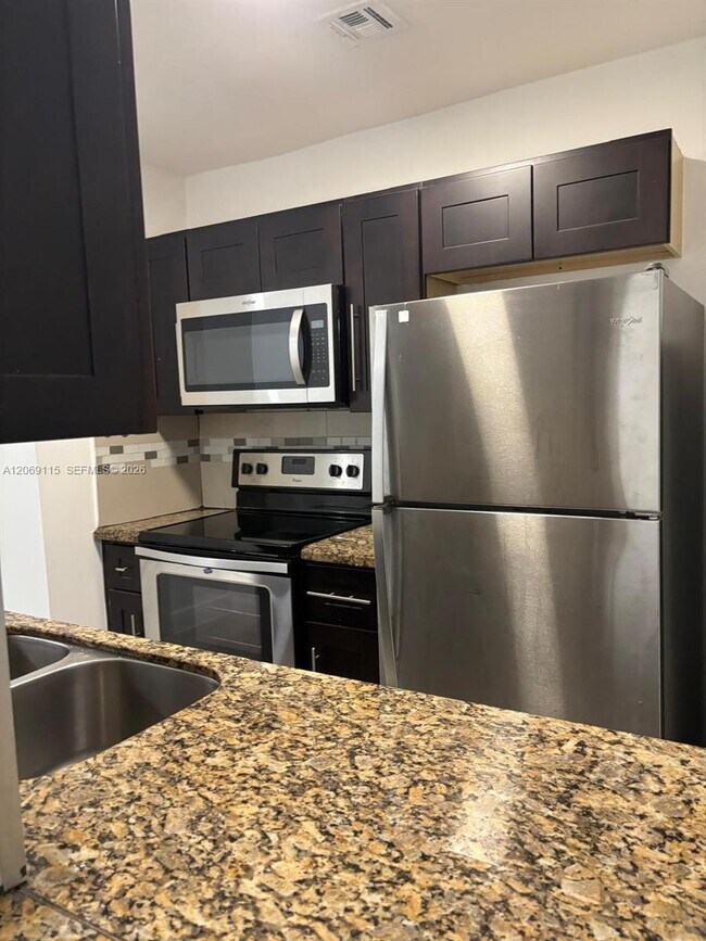 Foto del edificio - 18344 NW 68th Ave
