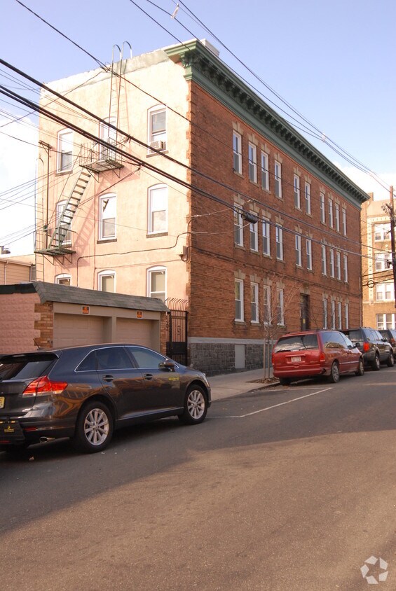 Foto del edificio - 6316 Palisade Ave