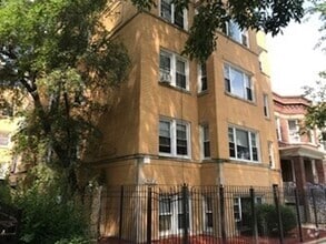 Building Photo - 2912 N Albany Ave