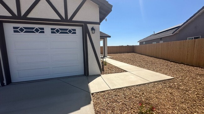 Building Photo - Coyote Run Duplexes 9004