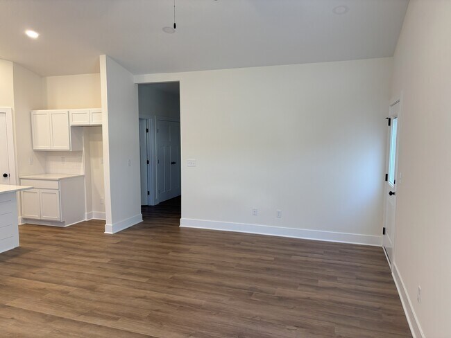 Building Photo - 607 Briarbrook Ln