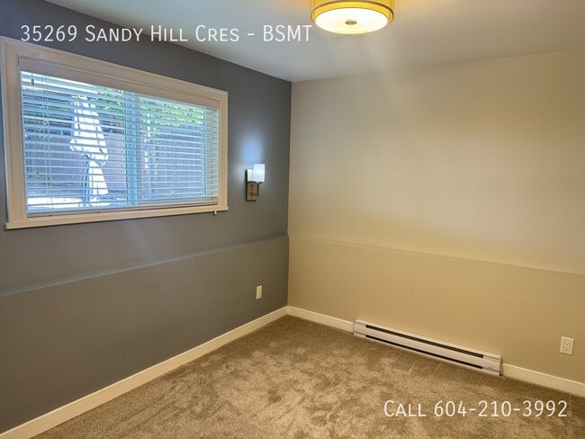 Photo du bâtiment - Beautiful Basement Suite