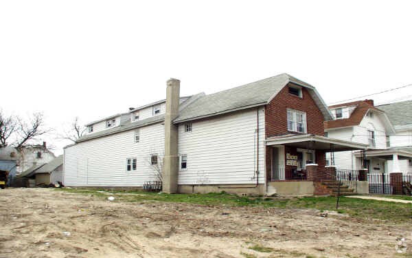 Building Photo - 610 2nd Ave