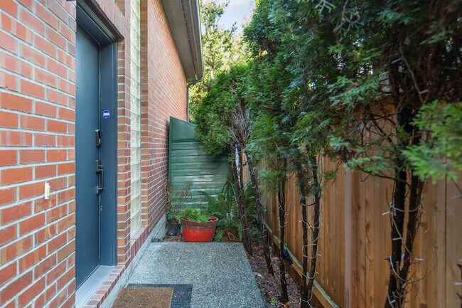 Foto del edificio - 4403 Powell Pl S