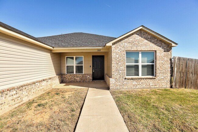 Building Photo - Charming 3-Bedroom Home with Modern Amenit...