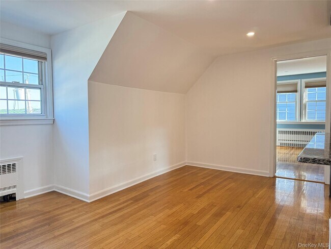 Foto del edificio - 270 Gainsborg Ave E