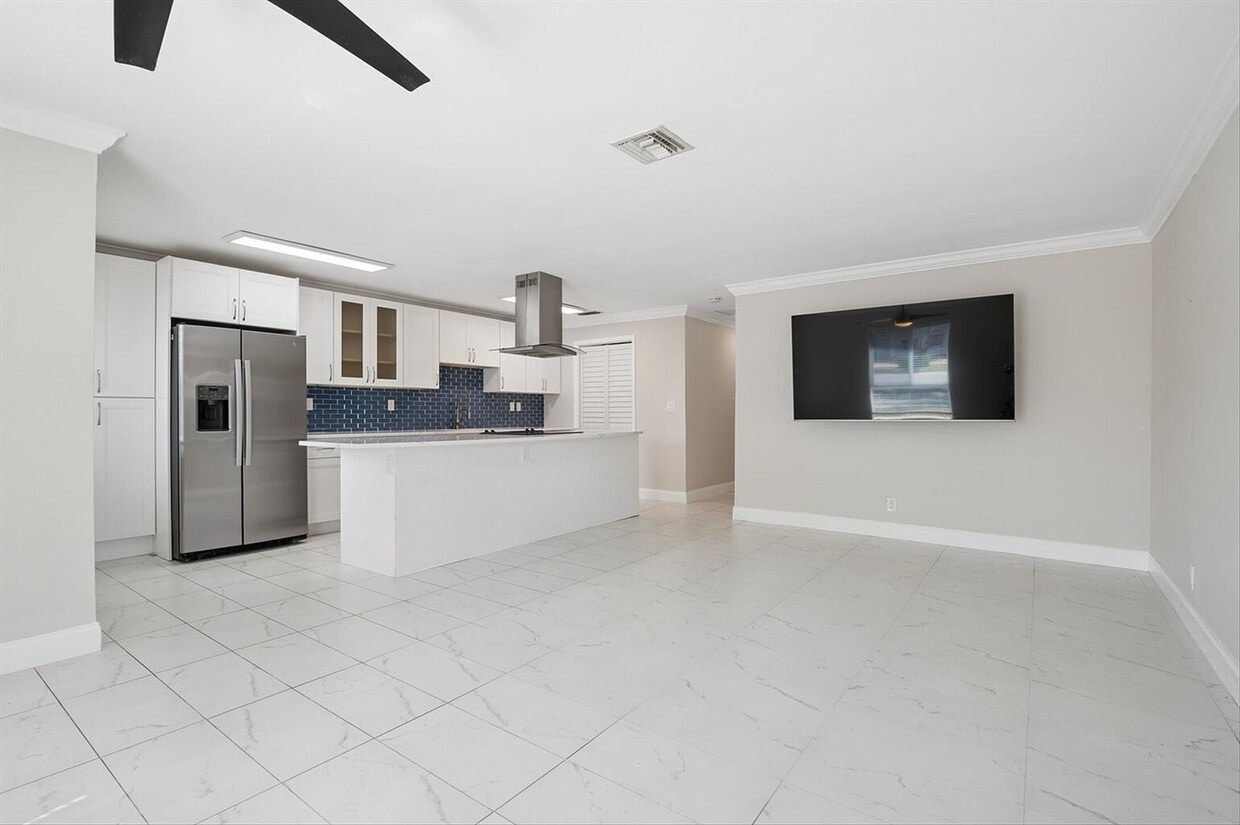 819 SW 13 Street Fort Lauderdale, FL 33315 - 819 SW 13 Street Fort Lauderdale, FL 33315