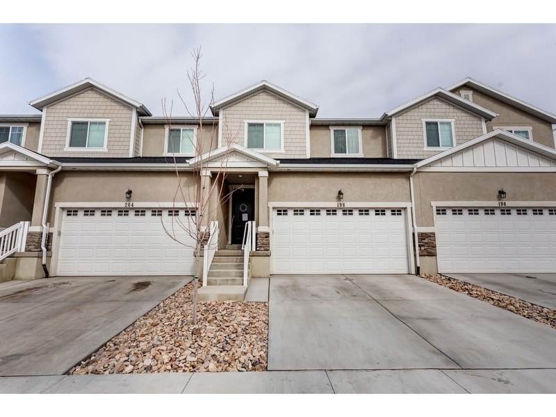 Primary Photo - 663 Fall Creek Dr