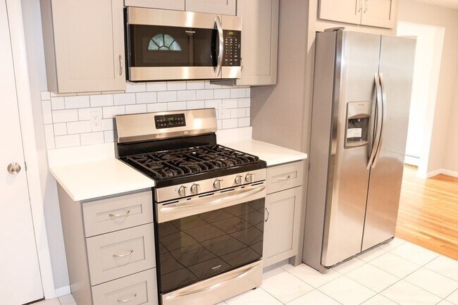 Building Photo - 21 Clark St