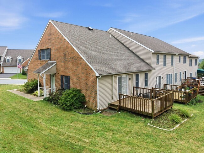 Foto del edificio - 472 Hillside Dr