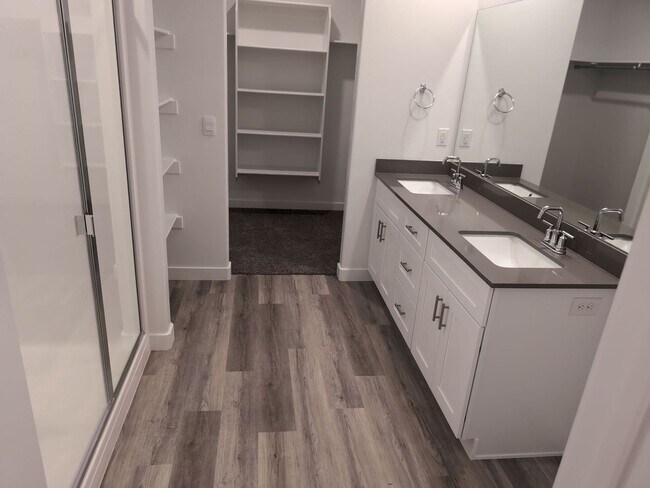 Foto del edificio - Gorgeous 4 Bedroom 2 Bathroom Home