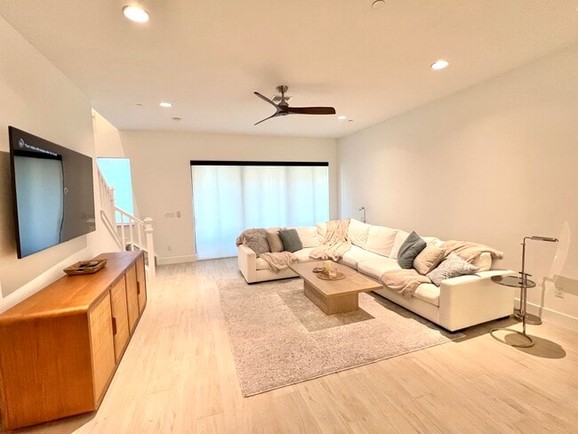 Building Photo - 5252 Beckman Ter
