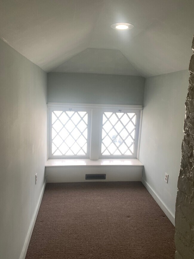 Foto del edificio - 30 W Main St