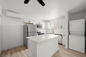 Building Photo - 623 N 10th St