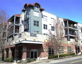 Building Photo - 600 N 85th St