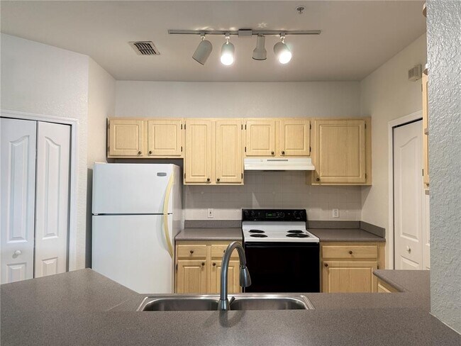 Foto del edificio - 1100 Lake Shadow Cir