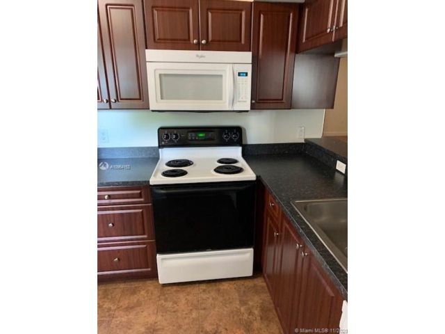 Foto principal - 10010 NW 44th Terrace