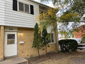 Building Photo - 952 Virginia Ln
