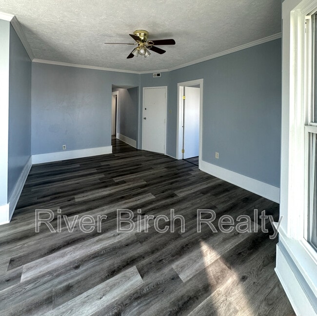 Building Photo - 613 S 5th St