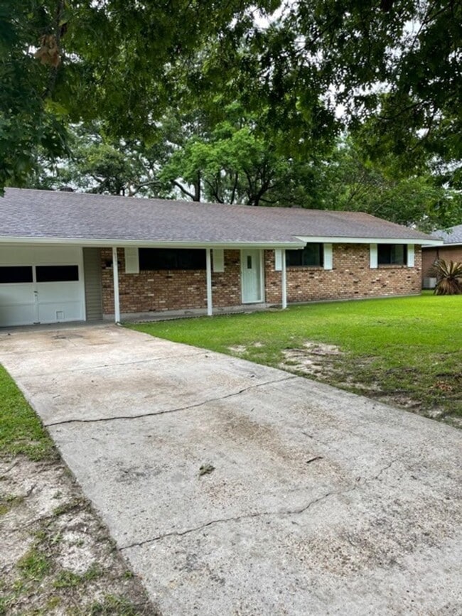 Building Photo - House: Cedarcrest Subdivision (AVAILABLE A...