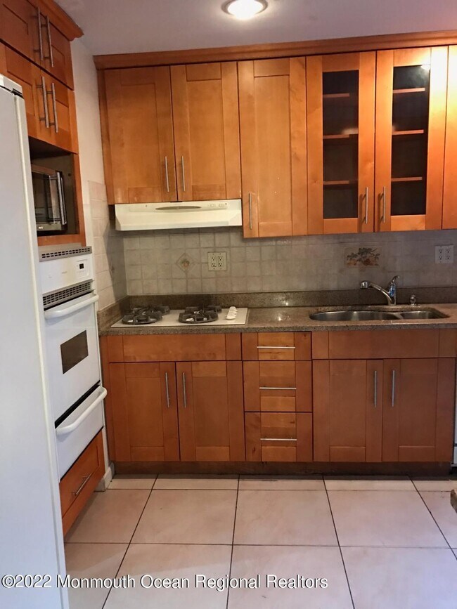 Foto del edificio - 634 Westwood Ave