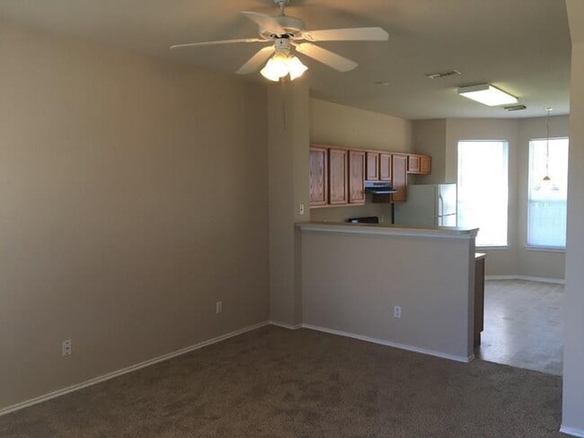 Building Photo - 2828 Southampton Way