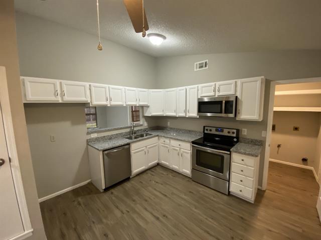 Building Photo - 1105 Montclair Dr