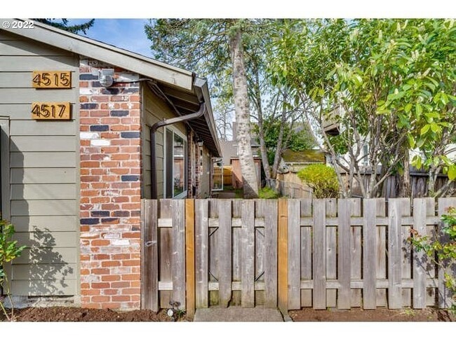 Building Photo - 4515 SE 70th Ave