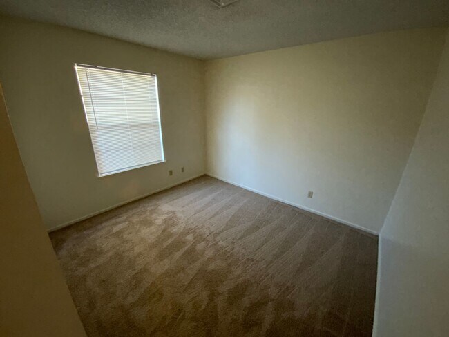 Building Photo - GREEN VALLEY HOME WITH LARGE BACKYARD AND ...